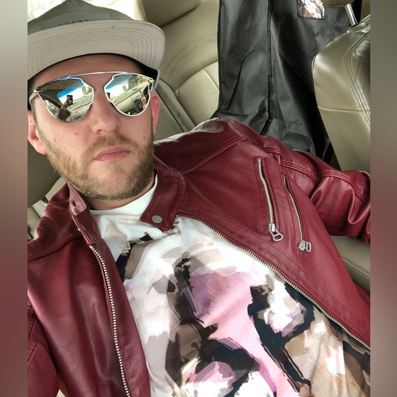 “People Will Stare, Might as Well Make it Worth Their While.” - Harry Winston - Picture 10 of 16